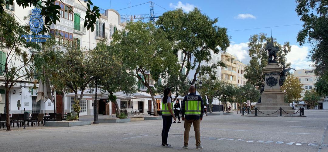 La mujer fue localizada en el paseo Vara de Rey