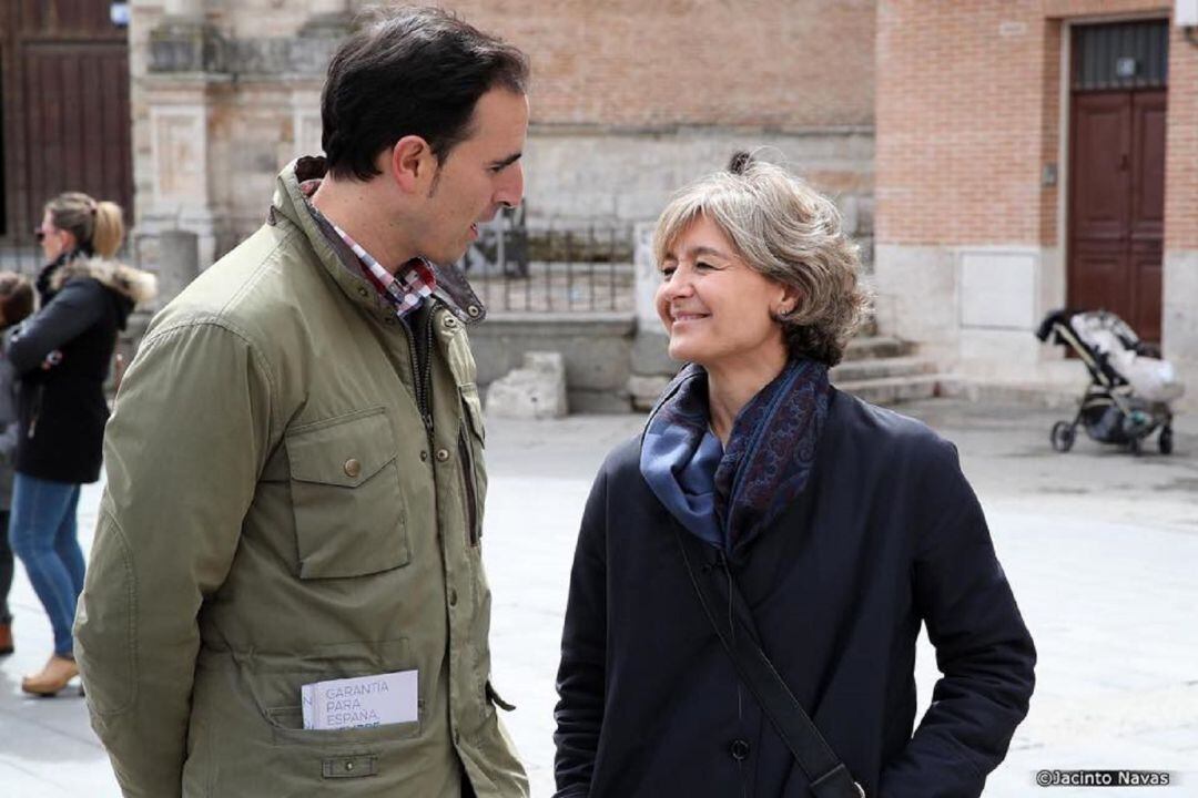 Isabel García Tejerina y Guzmán Gómez en su visita a Medina del Campo