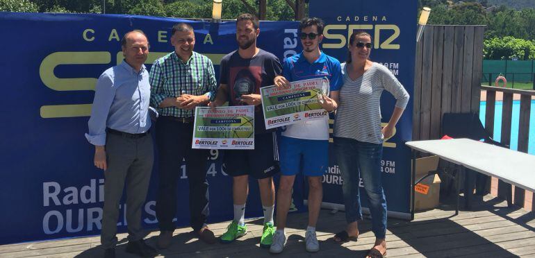 Los ganadores posan durante la entrega de premios