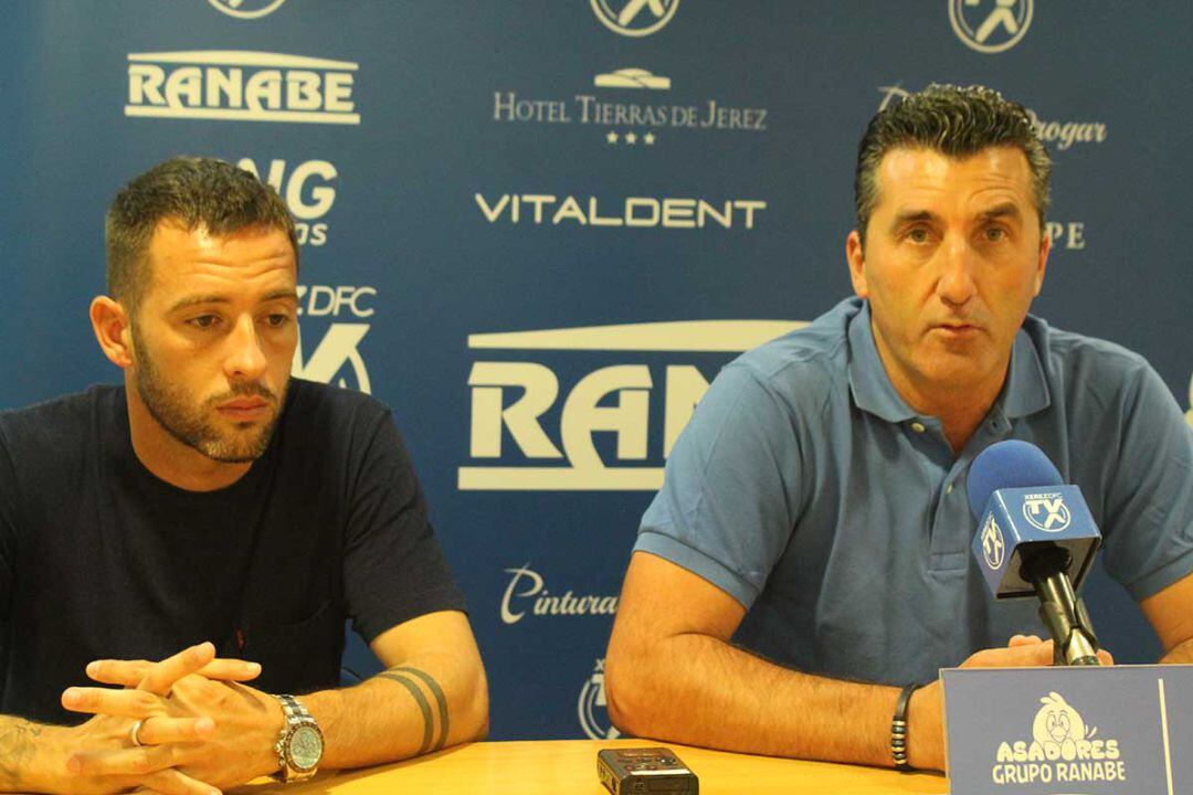 Edu Villegas junto a Adrián Gallardo este miércoles en Chapín