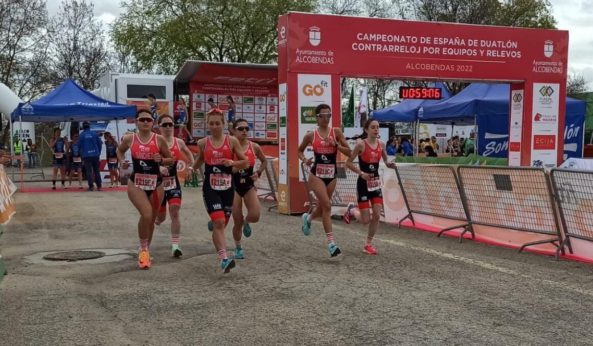 El equipo femenino logró el ascenso a Primera.