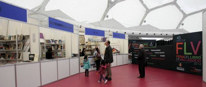 Desarrollo de la 45ª edición de la Feria del Libro de Valladolid en la "Cúpula del Milenio"