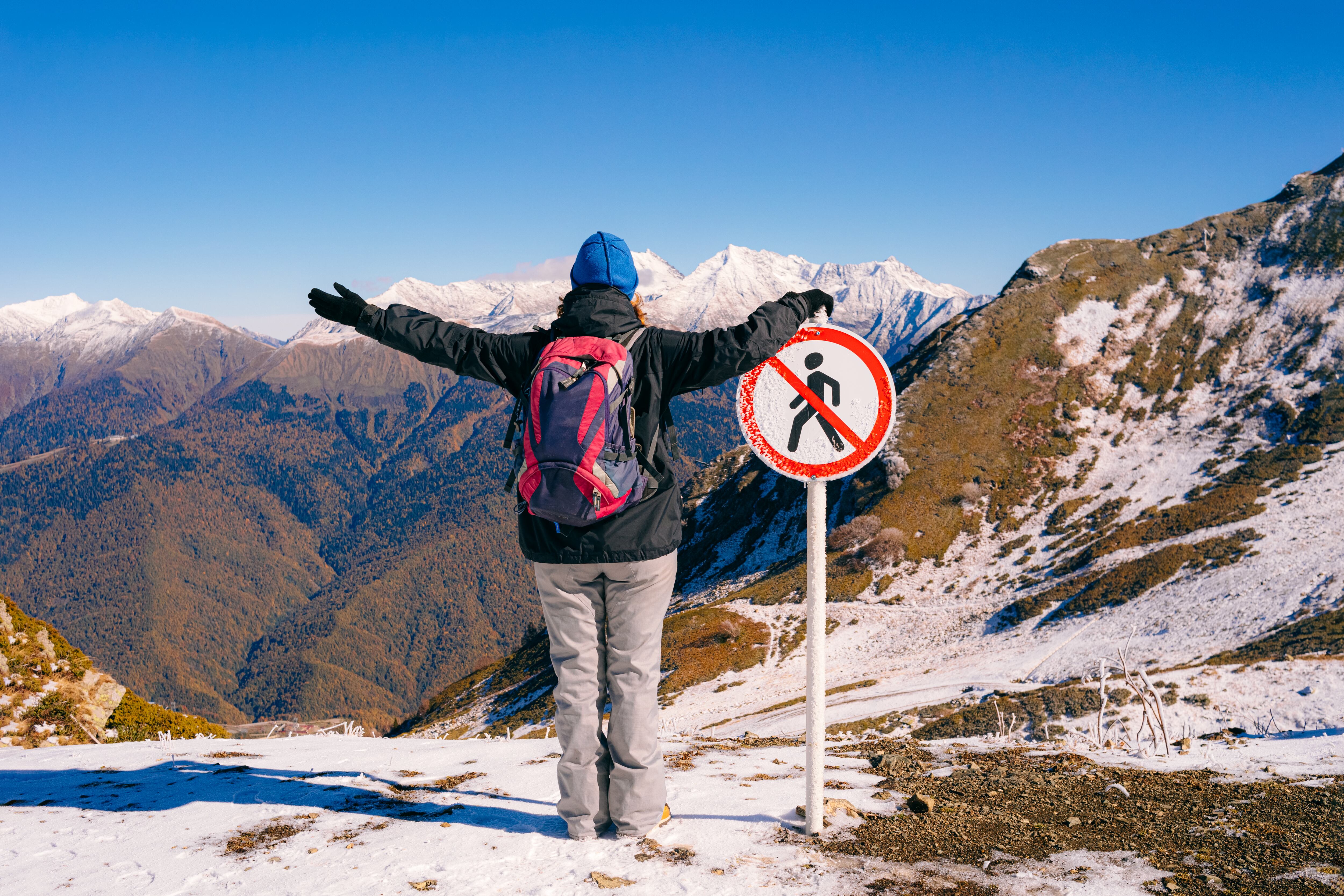 Imagen de archivo de prohibiciones de montaña
