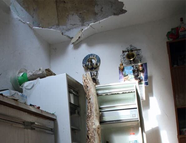 Daños provocados por las termitas en una vivienda