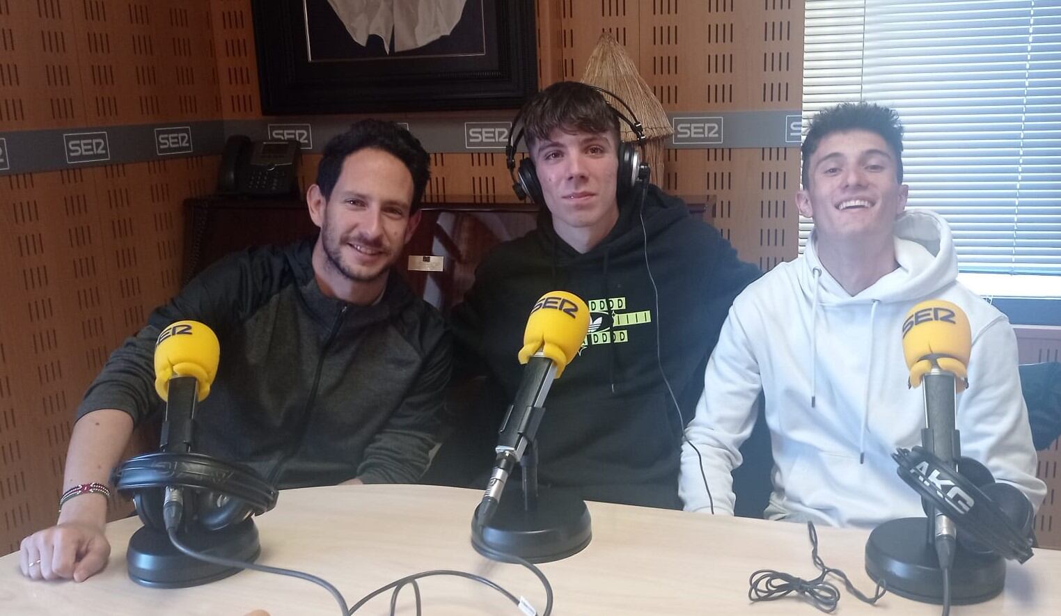 Luis Carretero, David García Zurita y Jorge Hernández, del Club Atletismo Badajoz, en Ser Deportivos Extremadura.