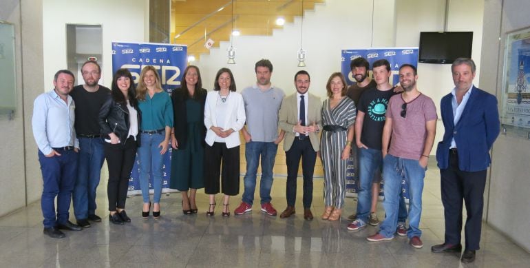 Foto de familia tras el programa emitido en San Fernando sobre industrias digitales