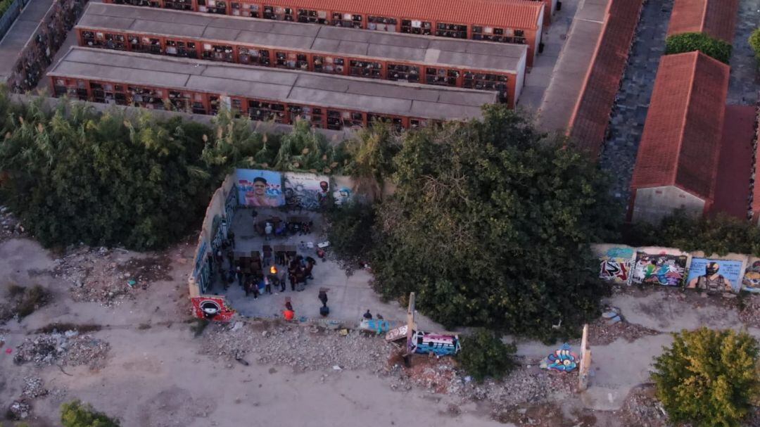 La Policía Local de València desaloja otra fiesta ilegal en una fábrica abandonada de Benimaclet