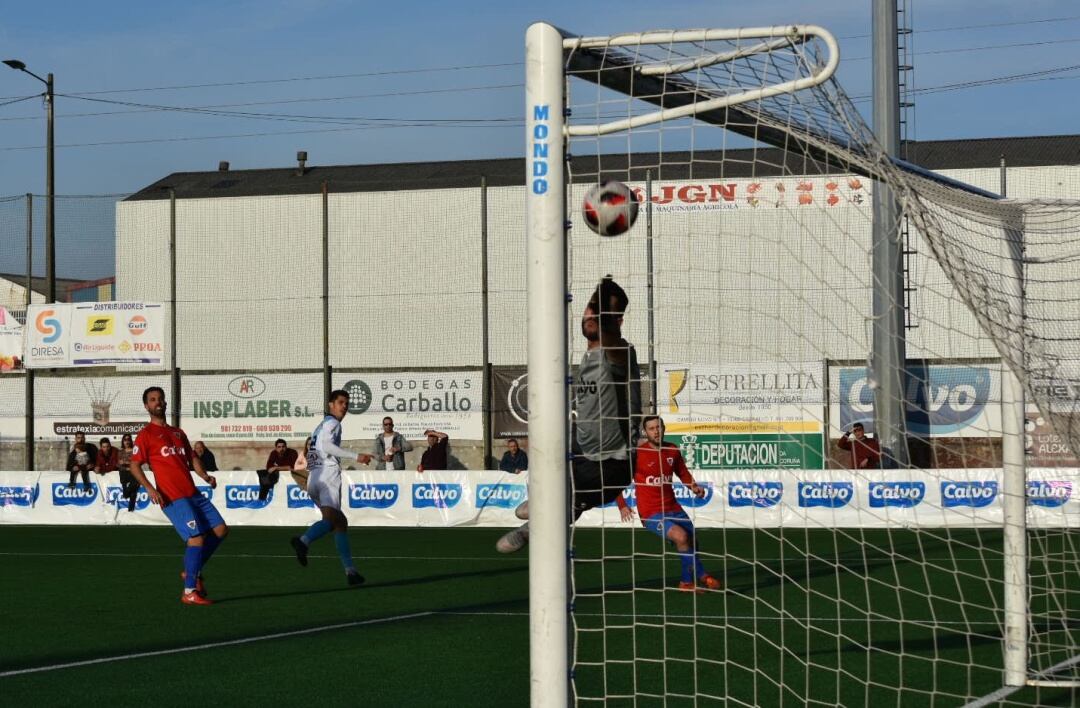 Momento en el que el balón entra en la portería del Bergan después de ejecutar Aythami una preciosa vaselina