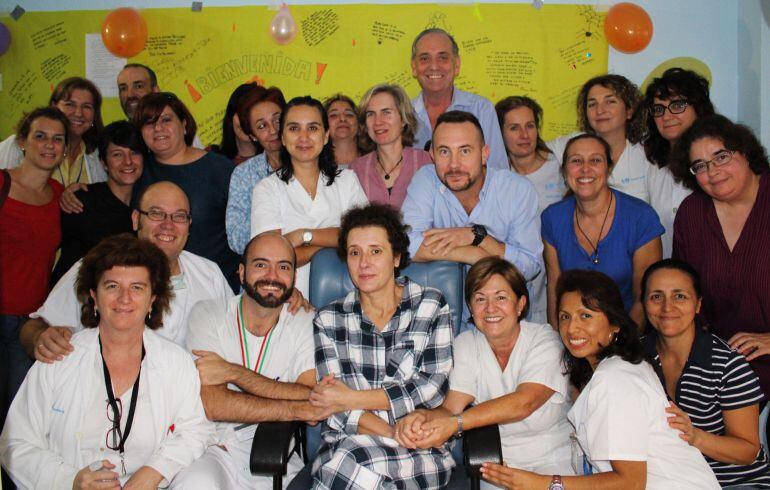 TOPSHOTS A handout picture taken and released on November 1, 2014 by the La Paz University Hospital shows Spanish nurse Teresa Romero (first row, C), who was the first person to have contracted Ebola outside Africa, posing with her husband Javier Limon (2nd row, 3rd R) and medical staff at the Carlos III hospital. A Spanish nurse cured of the deadly virus Ebola was removed from isolation today, the Madrid hospital treating her said. Doctors declared her cured on October 21 and today further tests results confirmed that all traces of the disease had disappeared from her bodily fluids, removing any lingering risk of infection.  AFP PHOTO / LA PAZ UNIVERSITY HOSPITAL
 RESTRICTED TO EDITORIAL USE - MANDATORY CREDIT &quot;AFP PHOTO / LA PAZ UNIVERSITY HOSPITAL&quot; NO MARKETING NO ADVERTISING CAMPAIGNS - DISTRIBUTED AS A SERVICE TO CLIENTS