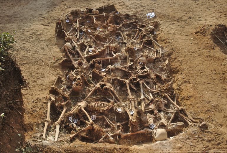 Una de las fosas comunes descubiertas en Estépar (Burgos) proveniente de agosto-septiembre de 1936, al inicio de la Guerra Civil Española.