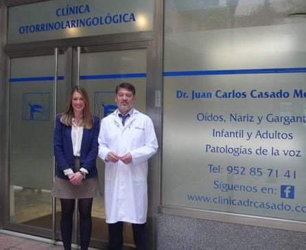 el Dr. Juan Carlos casado junto a la logopeda Soledad Angulo.