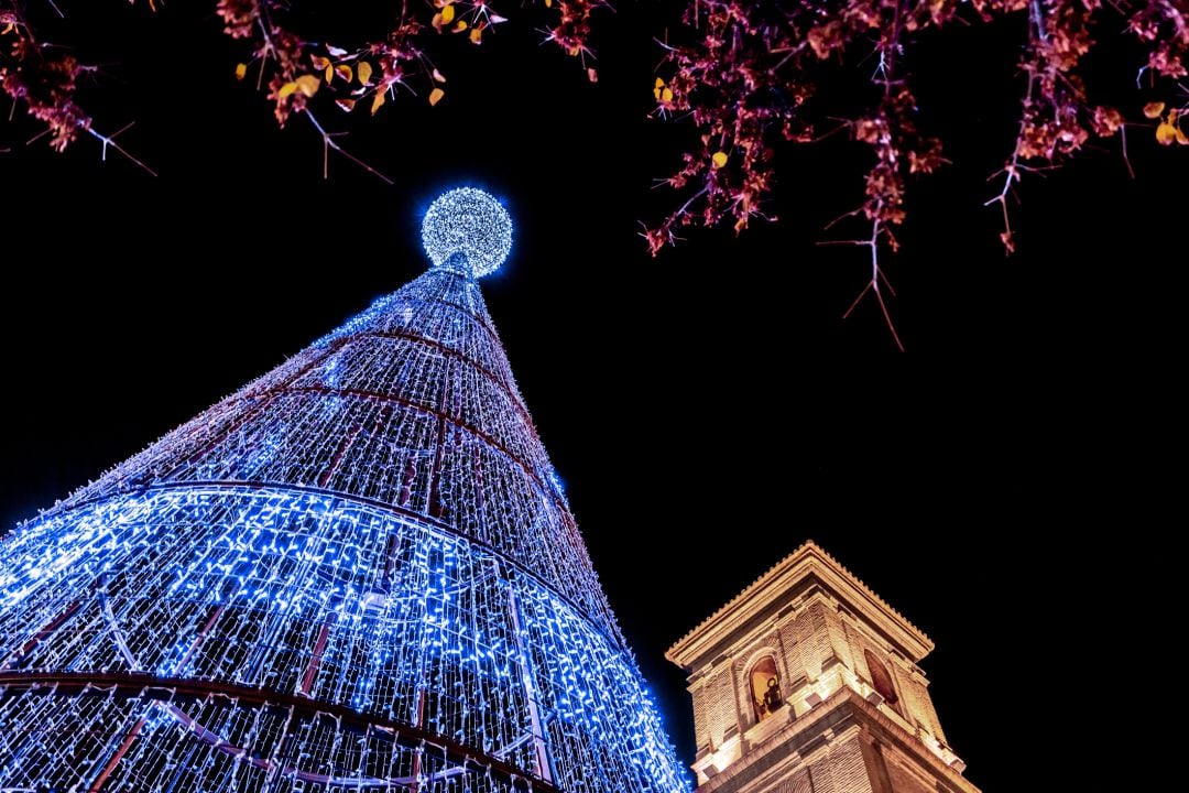 Murcia comienza este martes a instalar la iluminación navideña 