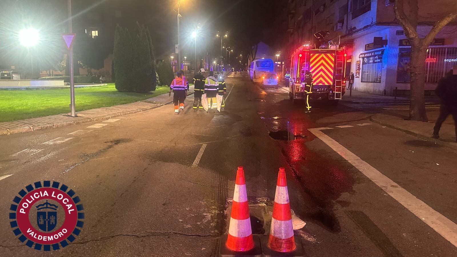 Vertido de gasoil en la vía pública de Valdemoro tras un incidente de un autobús de transporte discrecional.