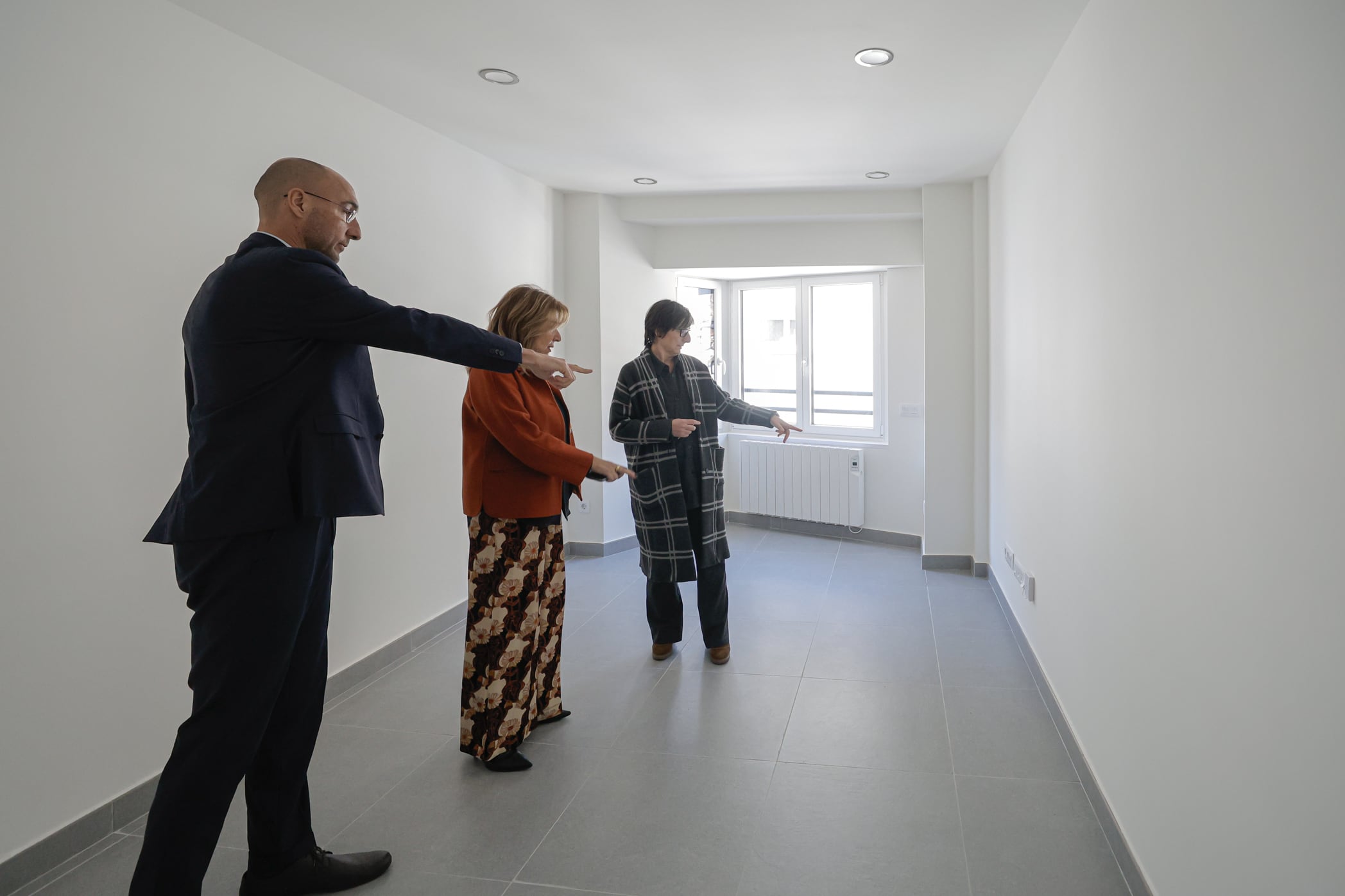 Visita oficial de la ministra Conxita Marsol, el Secretari d&#039;Estat, Jordi Puy, i la directora de l&#039;INHA, Marta Alberch, als pisos de lloguer assequible de Sant Julià de Lòria