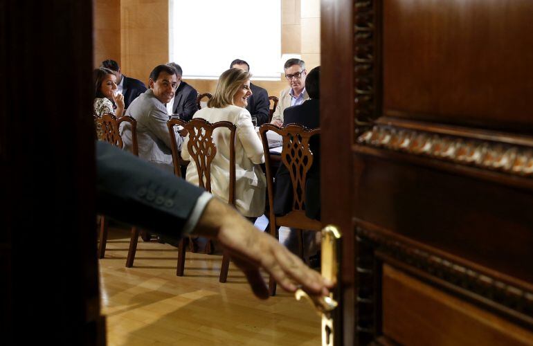 Los equipos del PP y Ciudadanos durante la negociación.