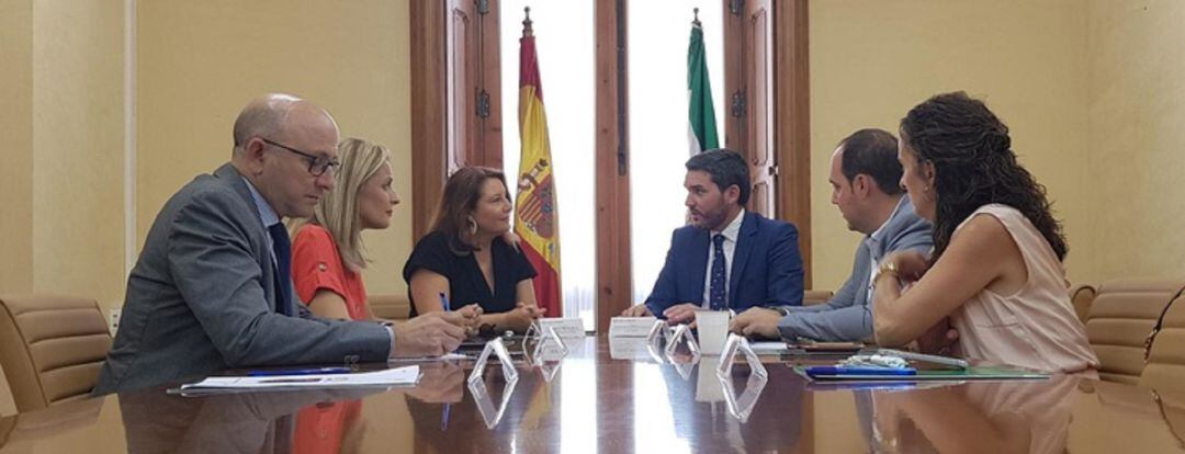 Los dos equipos de Agricultura durante su reunión en Almería