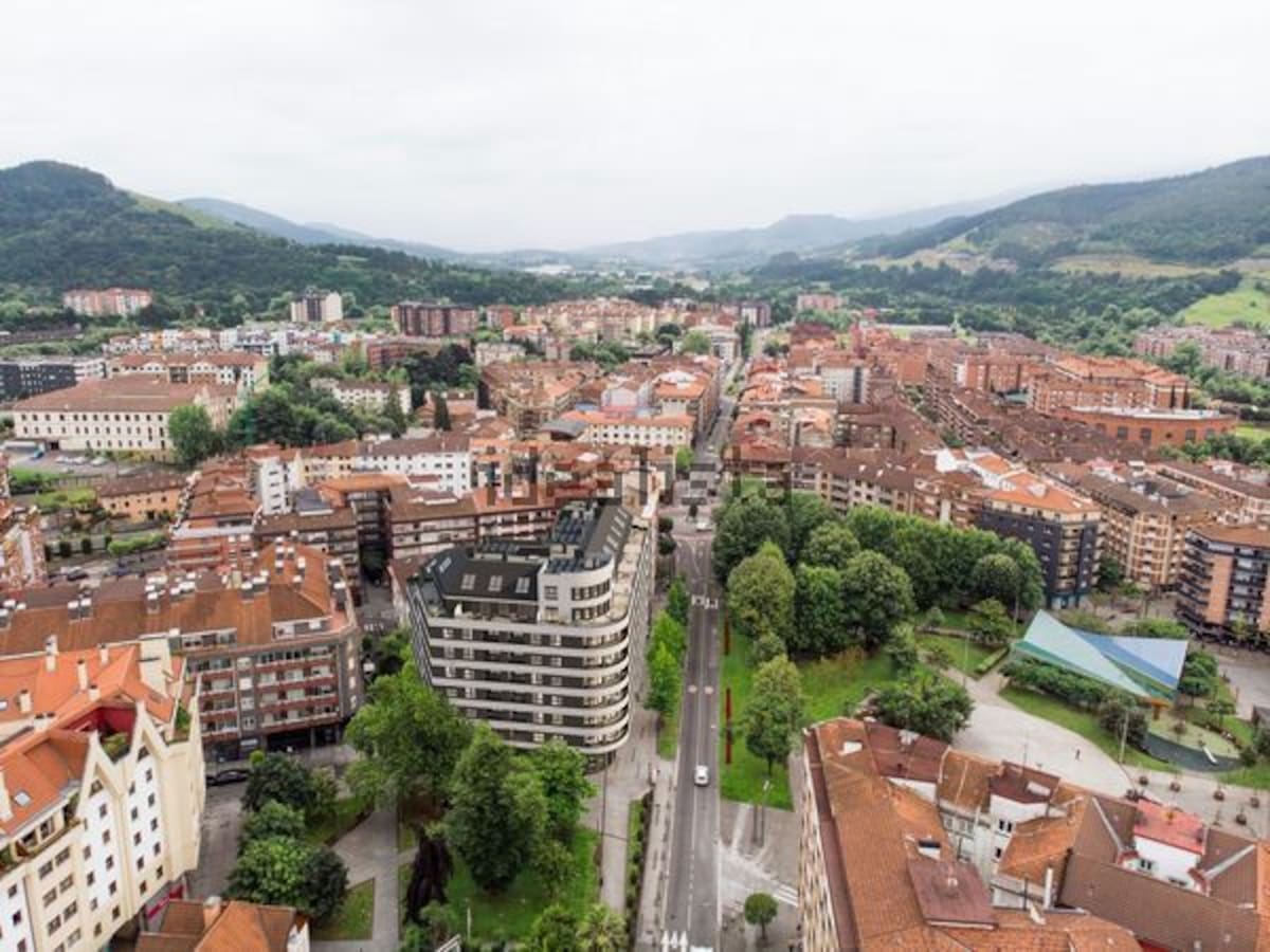 La búsqueda de vivienda más barata fuera de Bilbao eleva un 10% los precios en Amorebieta-Etxano e Igorre
