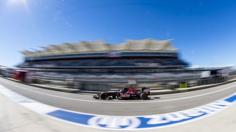 Carlos Sainz da una vuelta al circuito de Austin