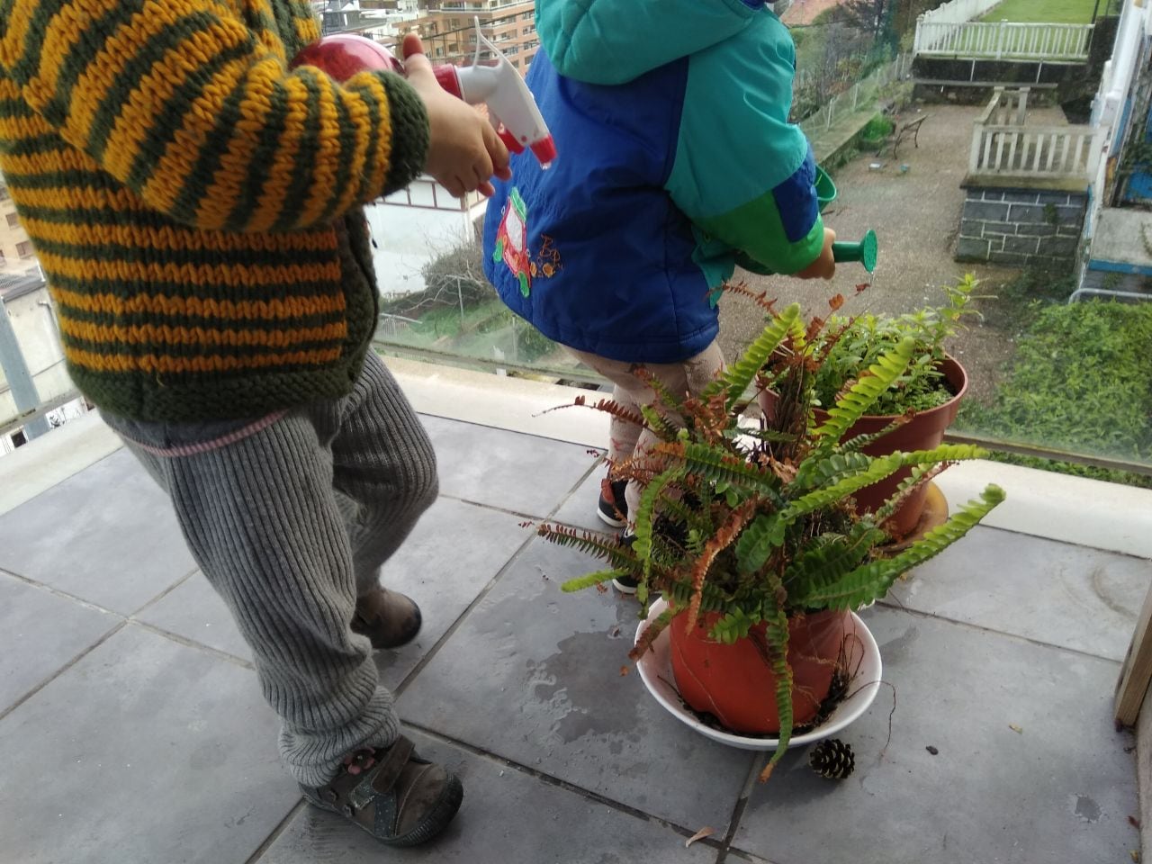 Niños y niñas comparten actividades en una Kabi Etxea