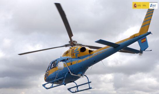 Los helicópteros Pegasus de la DGT controlan la velocidad desde el aire