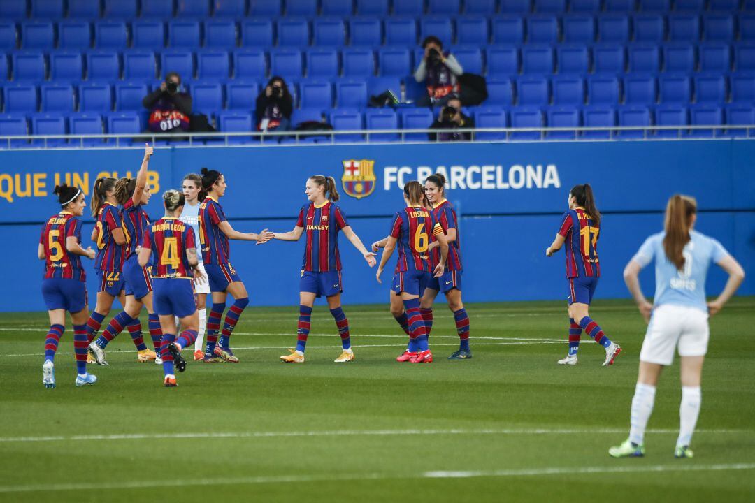 En imatge el Barça Femení durant un partit d'aquesta temporada al Johan Cruyff.