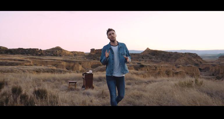 Frame del videoclip "Excusa de Perdedor" de Marcos San José.