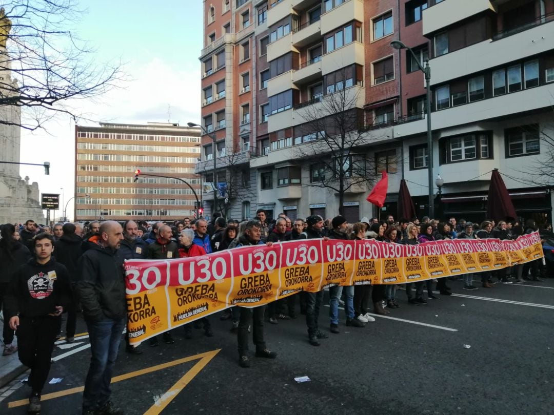 Manifestantes por la Gran Vía de Bilbao