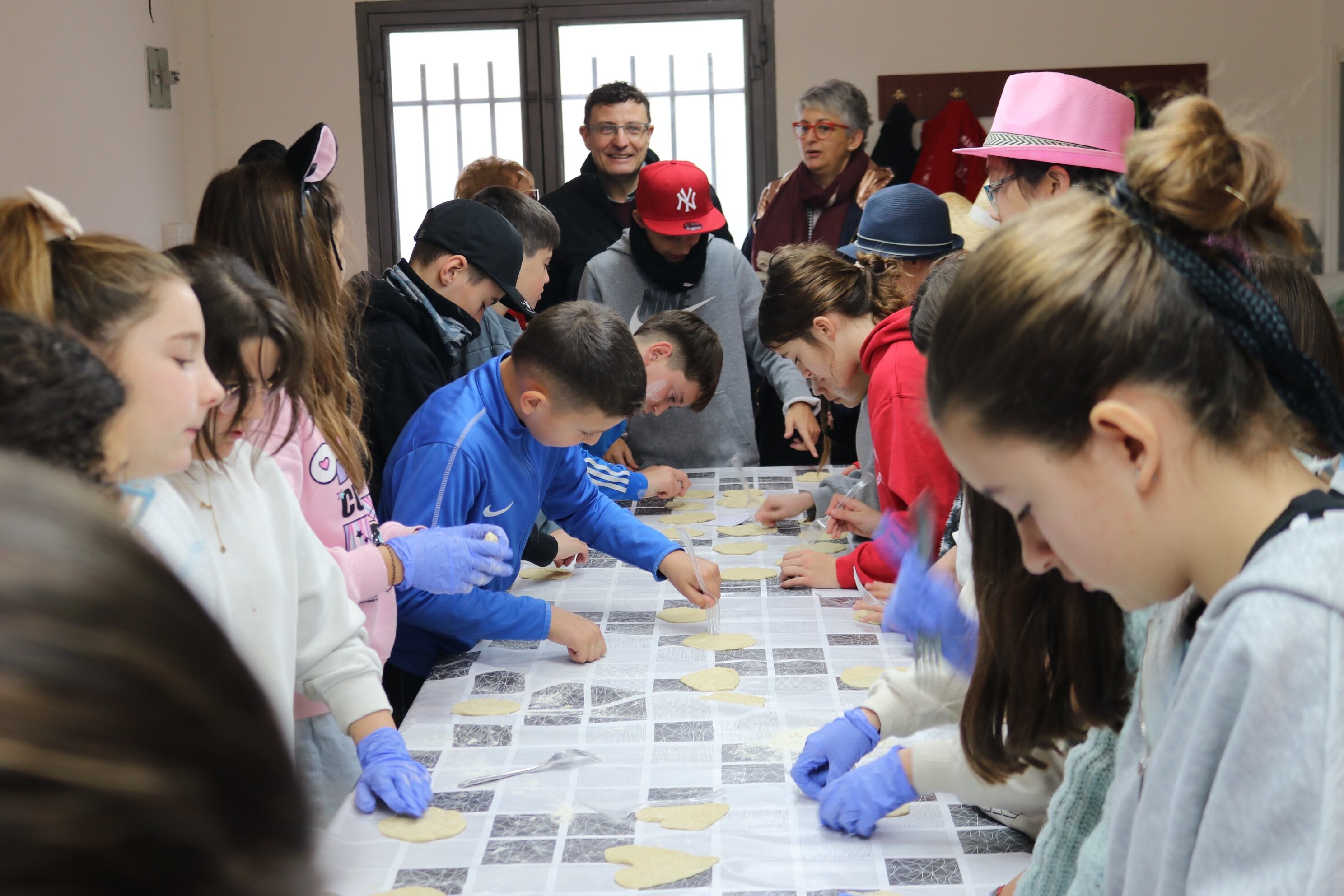 Alumnos de los cursos superiores del Colegio María Quintana de Mequinenza