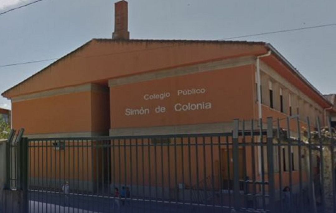 El colegio Simón de Colonia es el destino de esta plaza de conserje