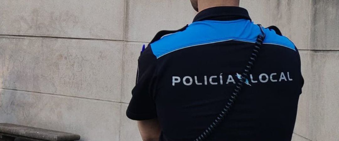 Un agente de la Policía Local