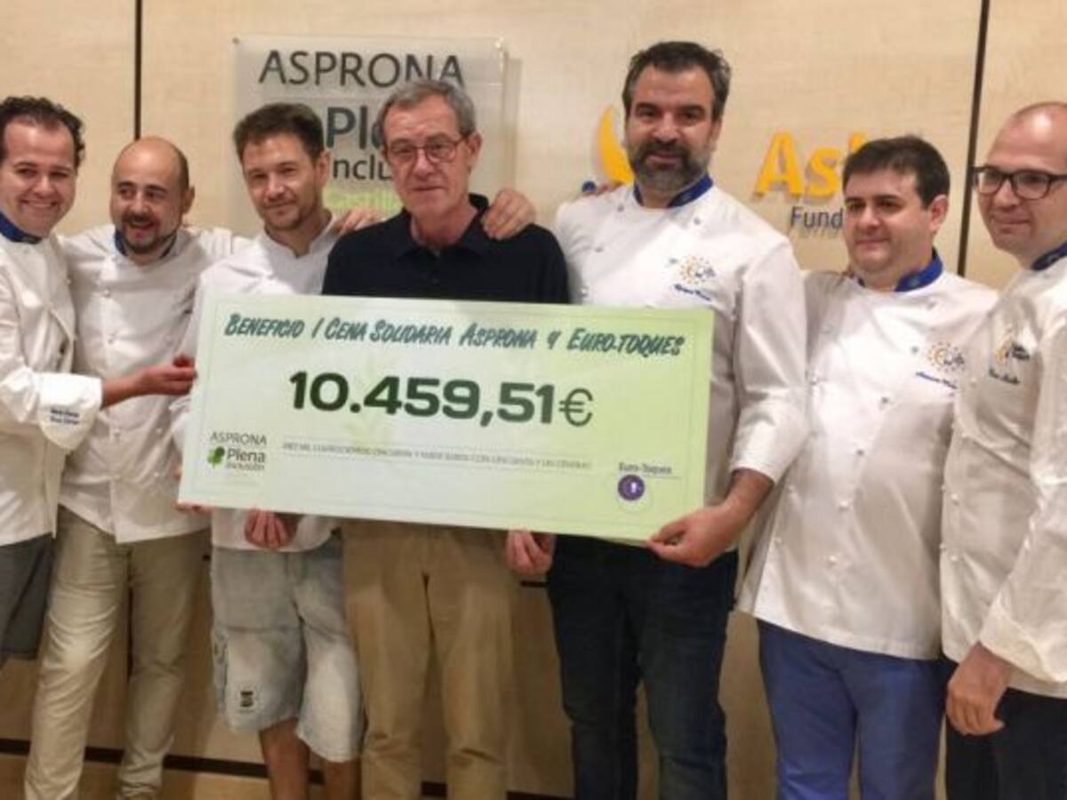 Los cocineros de Euro-Toques entregan 10.500 euros a Asprona de la cena solidaria de abril