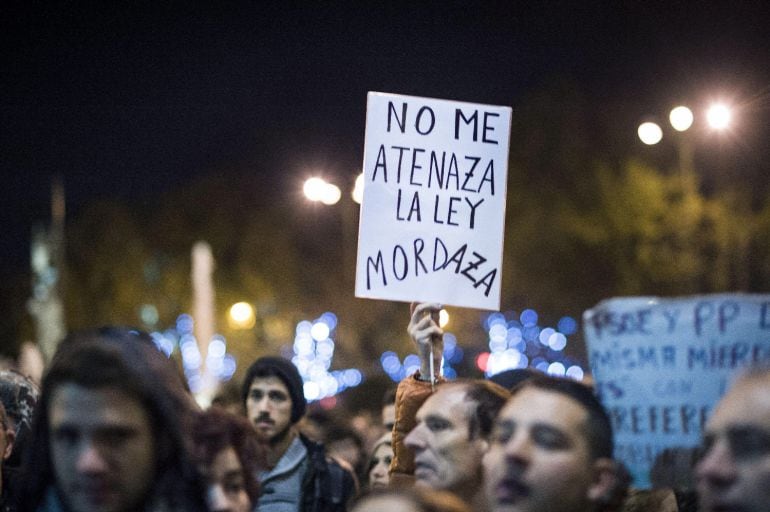 Participantes en la manifestación &#039;Rodea el Congreso&#039; convocada por la Coordinadora 25S, en una imagen de archivo