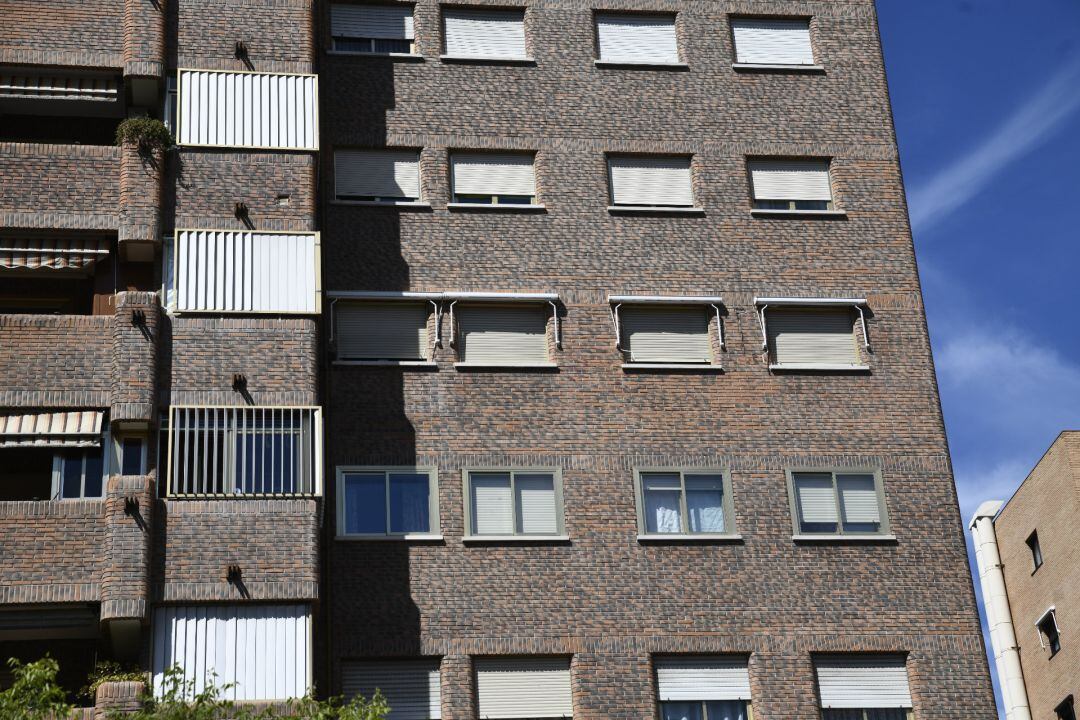 Imagen del edificio -situado en el número 11 de calle Federico Carlos Sainz de Robles, en el madrileño distrito de Aravaca- en el que está situada la vivienda en la que Ángel H., de 70 años, residía junto a su mujer (María José C., de 62 años) y donde supu