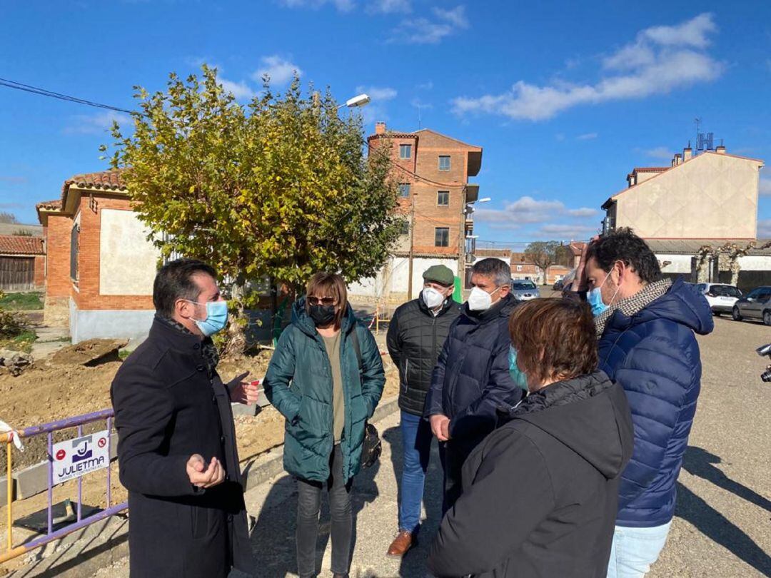 Luis Tudanca durante su visita a Monzón