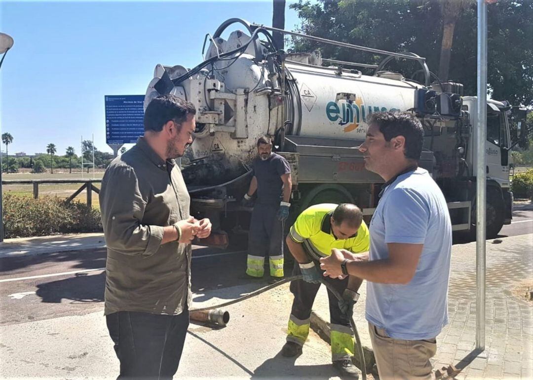 Obras de limpieza en torno al Complejo Municipal de Chapín.