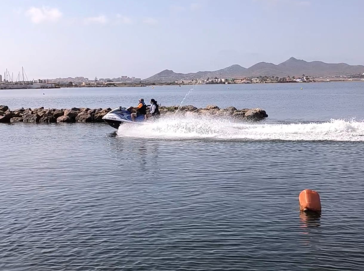 Moto de agua pasando por Marchamalo