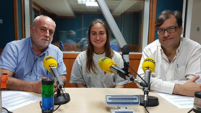 Javier Gómez Acebo, Yolanda Ceballos y Pablo de Castro en el estudio de la Ventana 