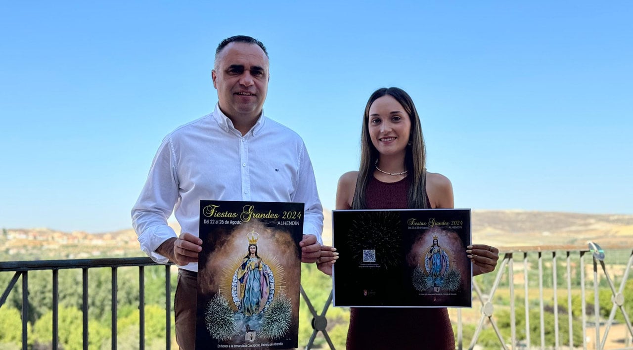 El alcalde y la concejala de Fiestas de Alhendín (Granada) presentan el cartel de sus fiestas grandes de 2024