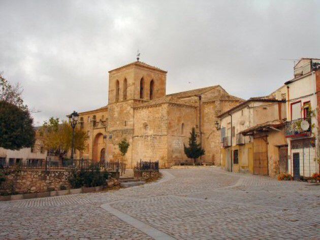 Plaza de la iglesia de Salmerón