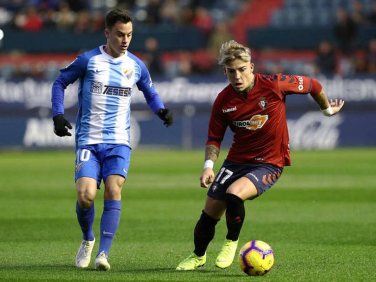 El Málaga con un arbitraje calimitoso cede en El Sadar