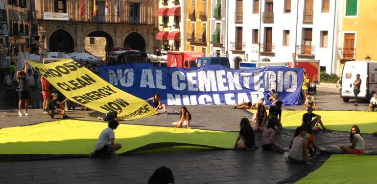 Manifestación antinuclear en la plaza Mayor de Cuenca en 2017.