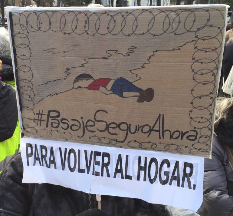 Una de las pancartas que se vieron este sábado en la marcha &#039;Pasaje Seguro&#039;