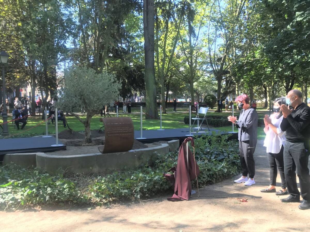 Un olivo y un verso, símbolos del dolor y el recuerdo de Ponferrada a las víctimas de la Covid