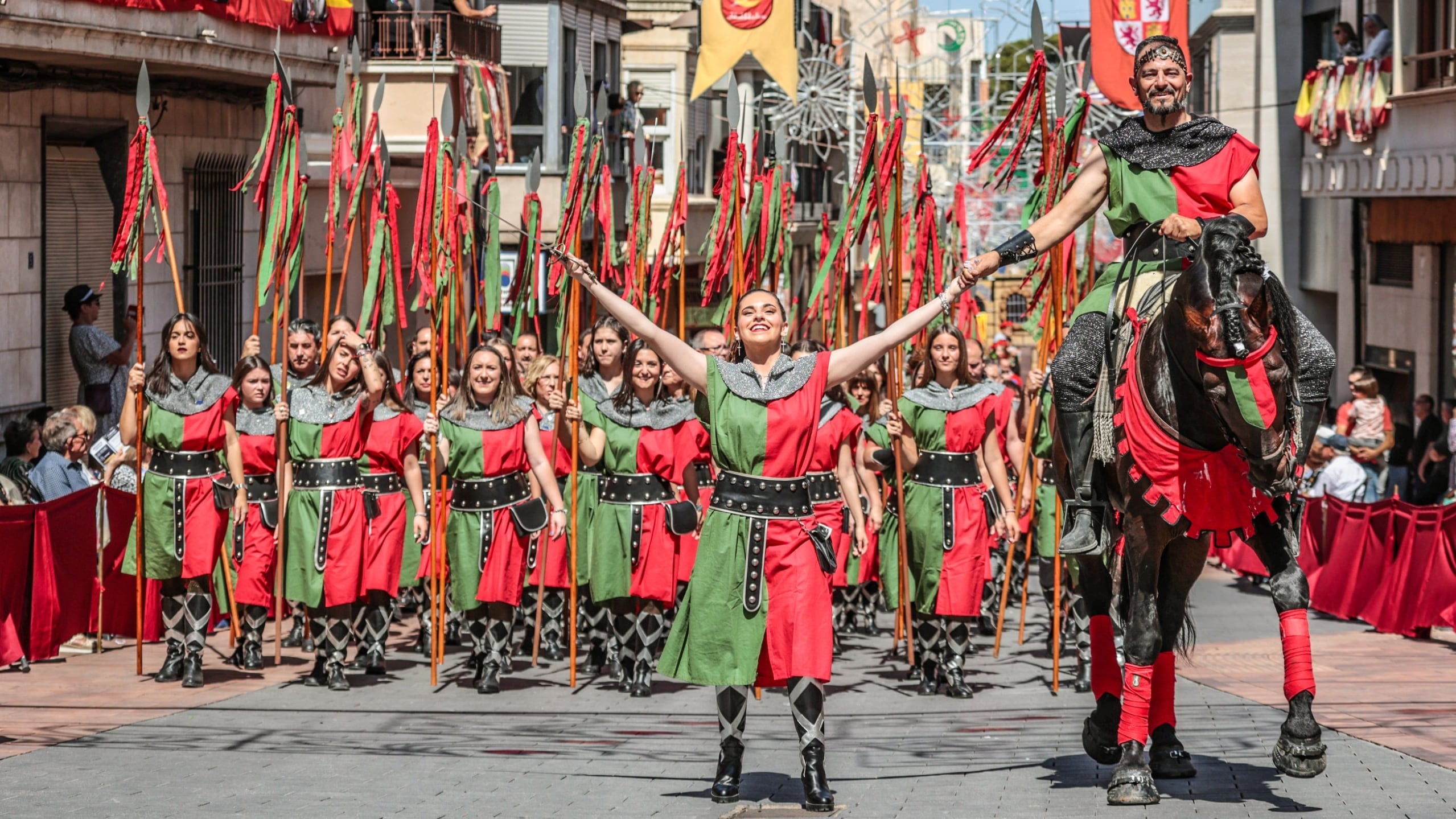 La comparsa de los Vizcaínos ha abierto la Entrada Cristiana 2024