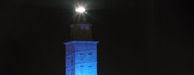 La Torre de Hércules, de azul, por el Día Mundial contra la Diabetes