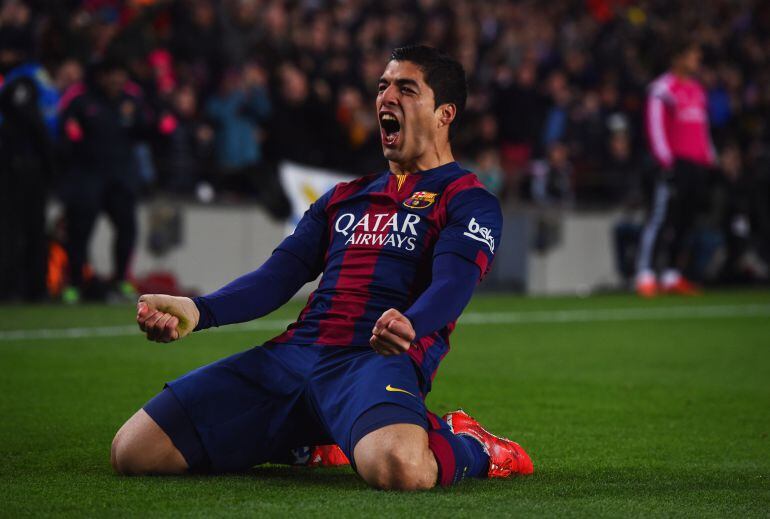 BARCELONA, SPAIN - MARCH 22:  Luis Suarez of Barcelona celebrates as he scores their second goal during the La Liga match between FC Barcelona and Real Madrid CF at Camp Nou on March 22, 2015 in Barcelona, Spain.  (Photo by David Ramos/Getty Images)