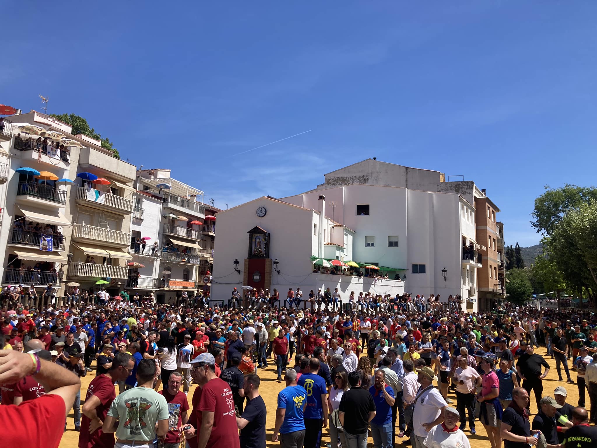 Cientos de personas en las fiestas de San Marcos de Beas de Segura.