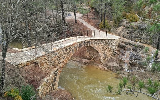 Puente Barbazoso, en Poyatos.