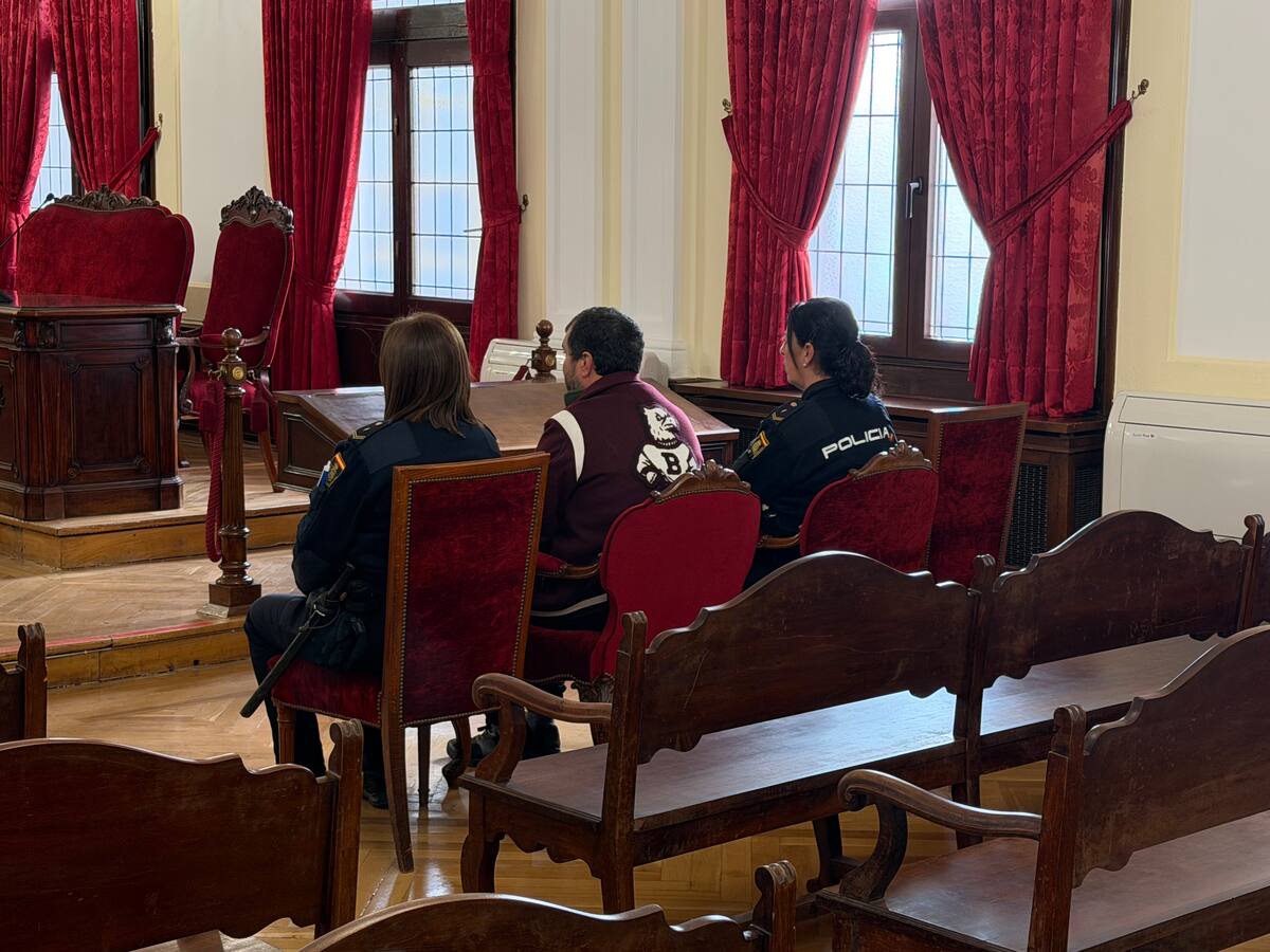 El autor del incendio forestal de Borrenes reconoce los hechos y asume una pena de tres años de cárcel