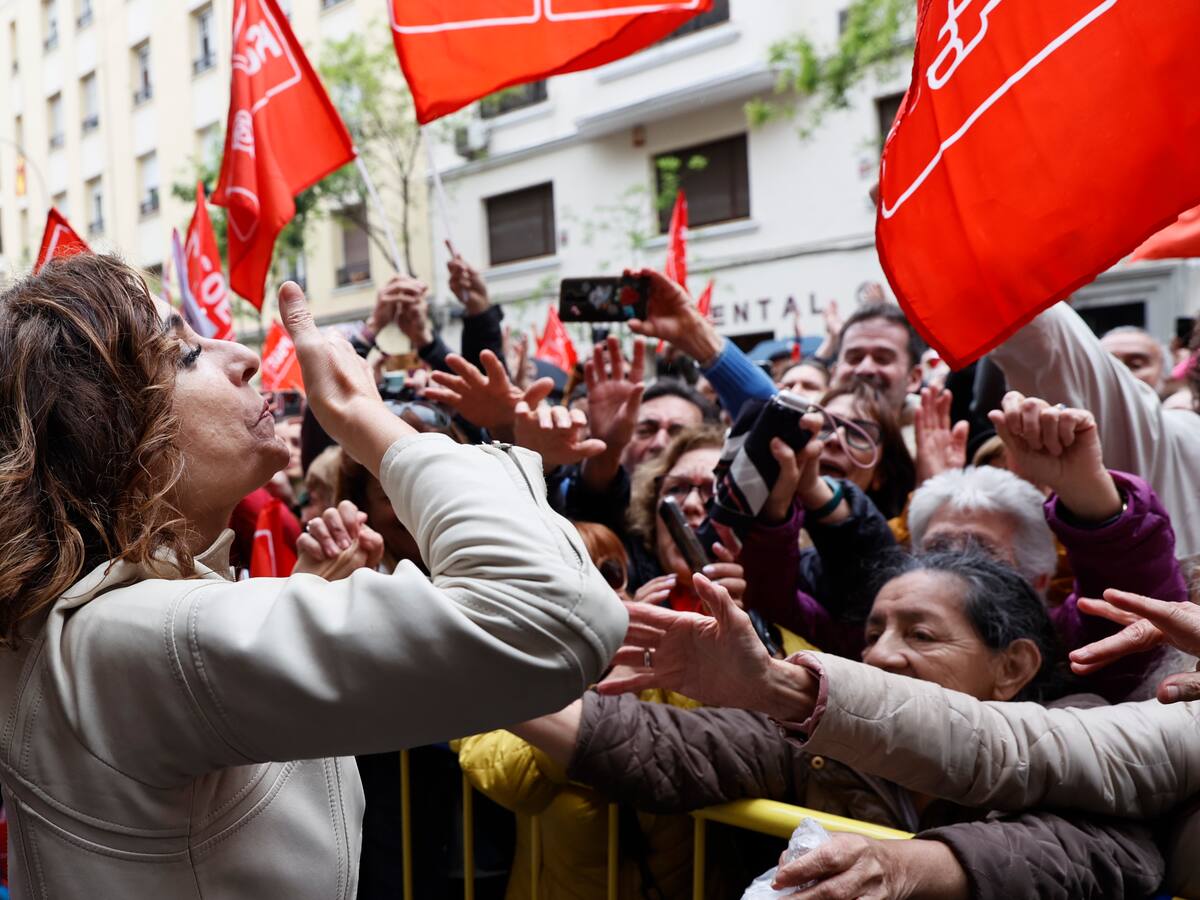 El apoyo incondicional del PSOE a Sánchez en Ferraz inicia la cuenta atrás para conocer su decisión sobre su continuidad como presidente